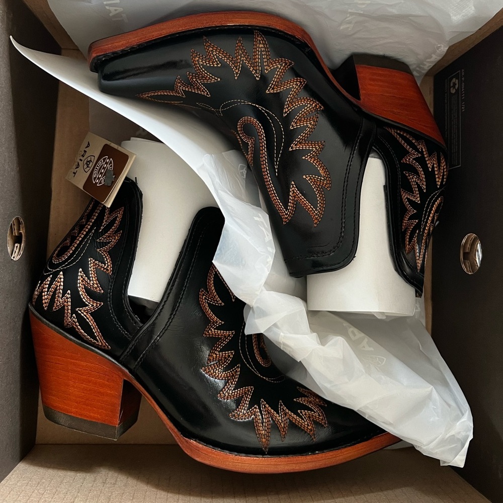 NEW Ariat Dixon Booties